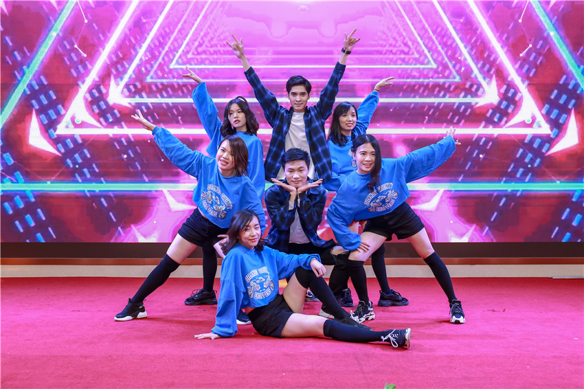 【华辉动态】"同心追梦·聚力前行"华辉集团2019年会盛典